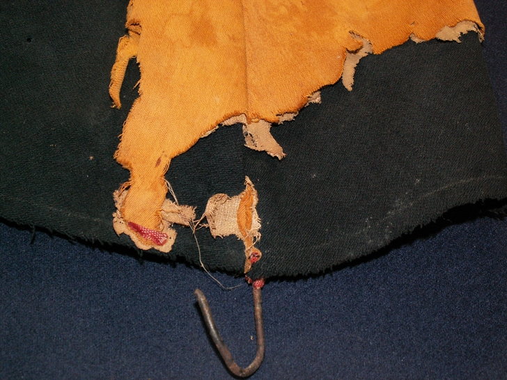 Degrado retro gonna prima del restauro